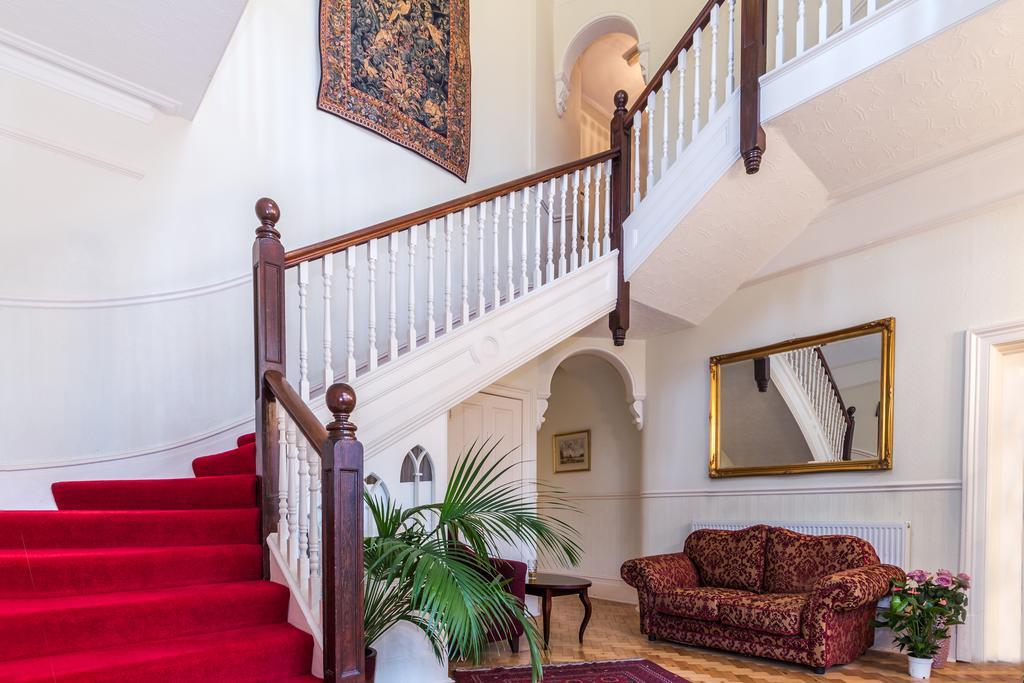 Surbiton Villiers Lodge מראה חיצוני תמונה