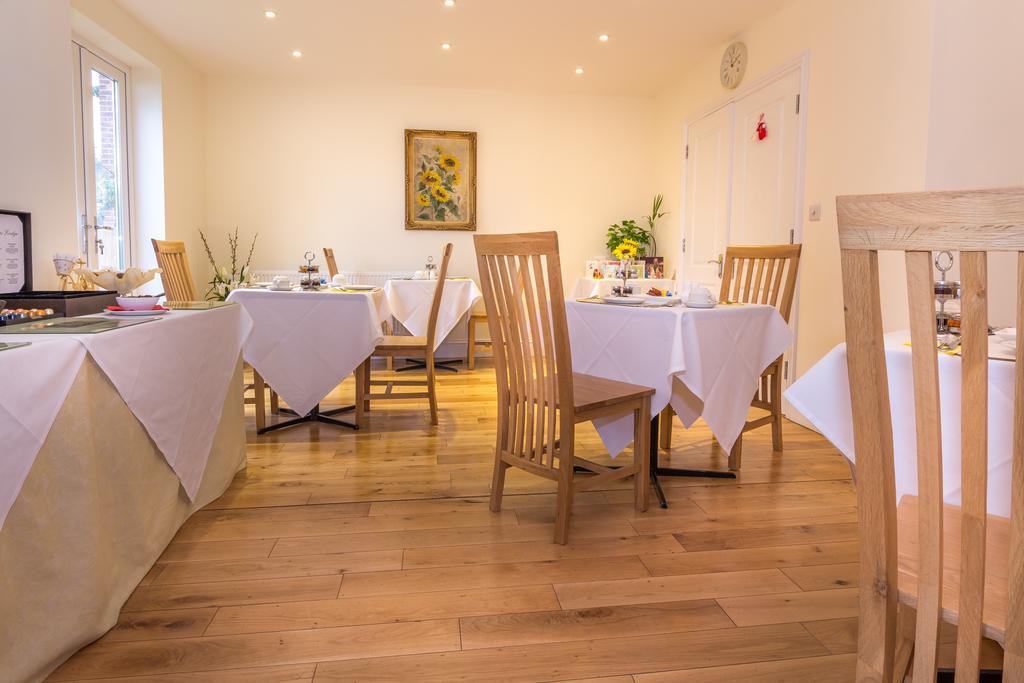 Surbiton Villiers Lodge מראה חיצוני תמונה